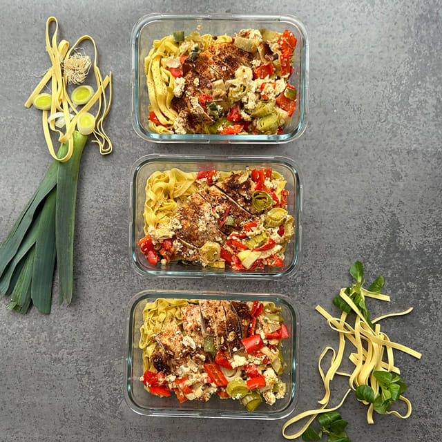 Fersk pasta med kylling, bakte grønnsaker og kremet fløtesaus