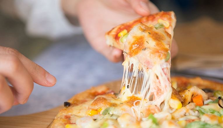 Diætist: Derfor er kold pizza en okay morgenmad