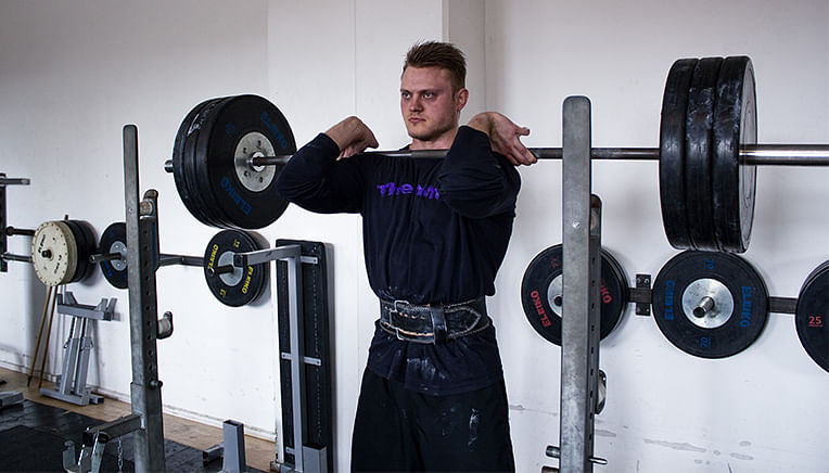 Frontsquat med træningsbælte