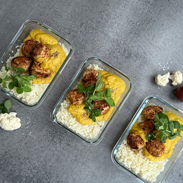 Kyllingkjøttboller i karrisaus