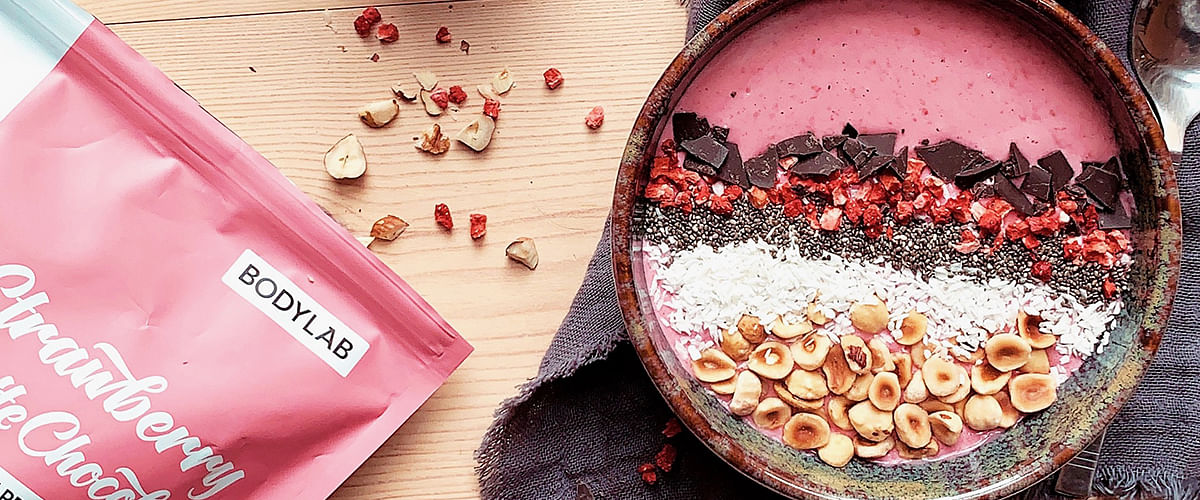 Fruity og kremaktig smoothie bowl